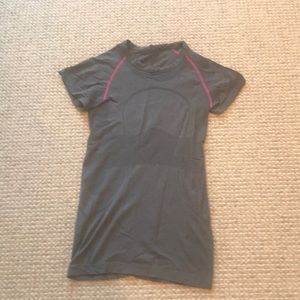 Lululemon shirt sleeved shirt